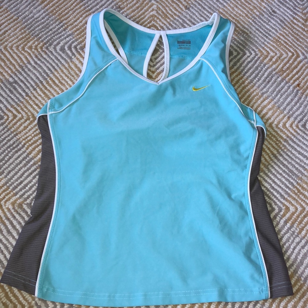 NIKE Workout top w/built in bra